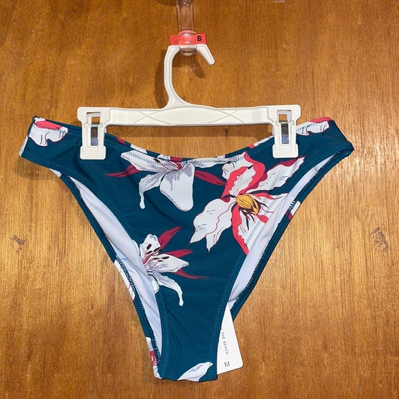 •CUPSHE•NWT DEEP BLUE, RED & WHITE  FLORAL BIKINI BOTTOMS SIZE MEDIUM - Picture 4 of 8